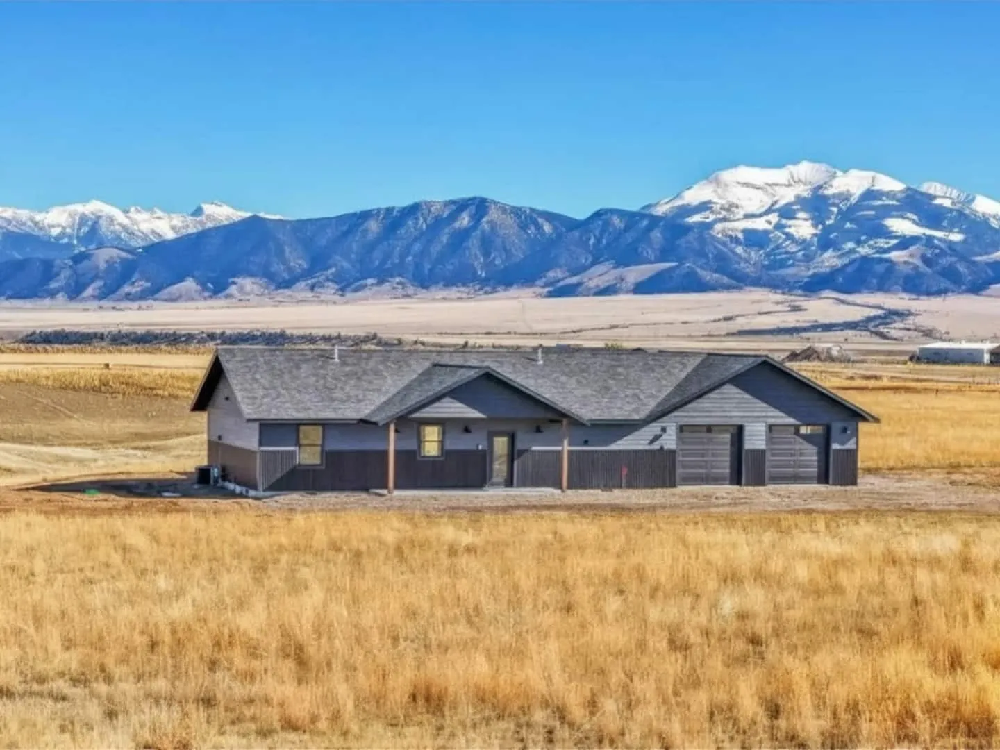 Madison Valley Vista: 3 bedrooms, sleeps 8, in Ennis, Montana
