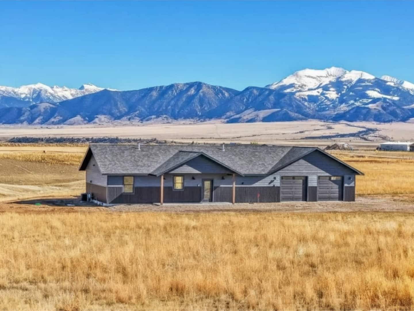 Madison Valley Vista: 3 bedrooms, sleeps 8, in Ennis, Montana